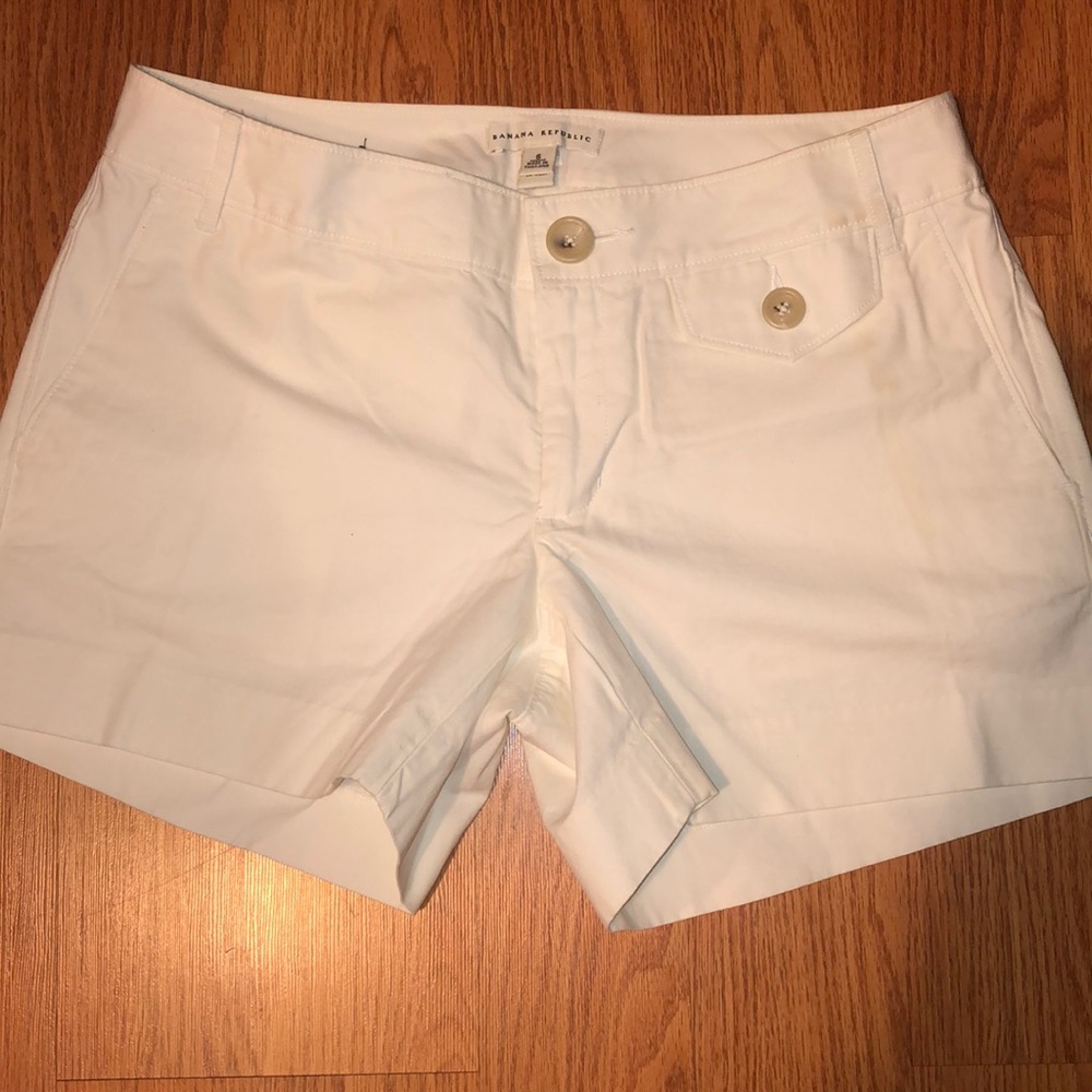 Pre-owned banana republic white shorts size 6